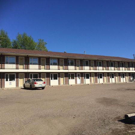 Jolly Giant Pub & Motel Willow Bunch Dış mekan fotoğraf