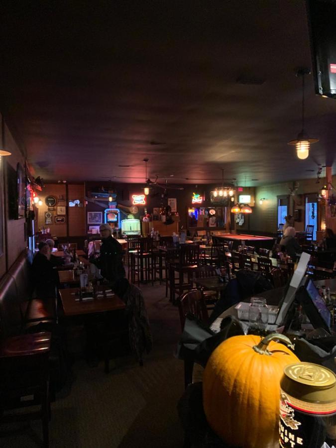 Jolly Giant Pub & Motel Willow Bunch Dış mekan fotoğraf