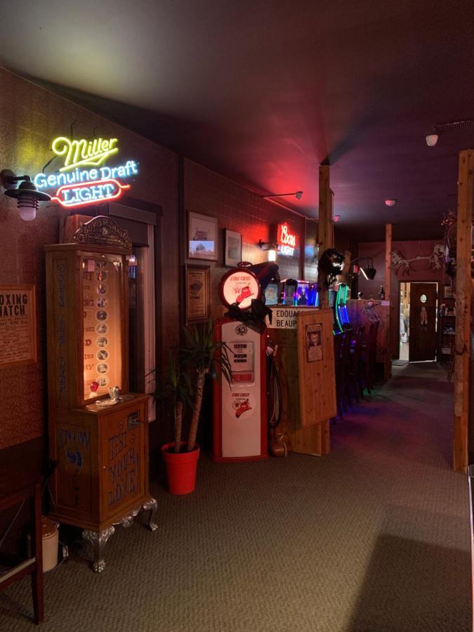 Jolly Giant Pub & Motel Willow Bunch Dış mekan fotoğraf
